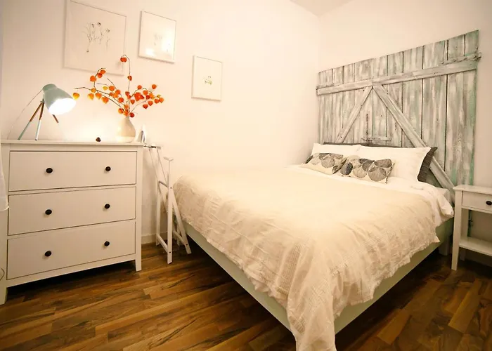 Jasmine Serenity Apartment - Central, Behind Black Church