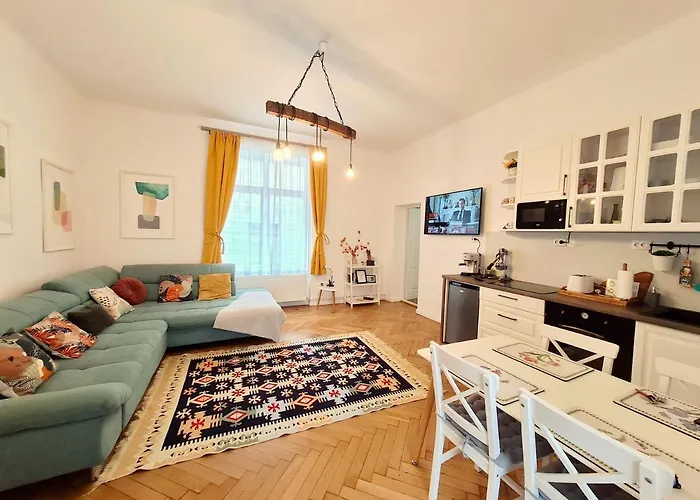 Jasmine Serenity Apartment - Central, Behind Black Church